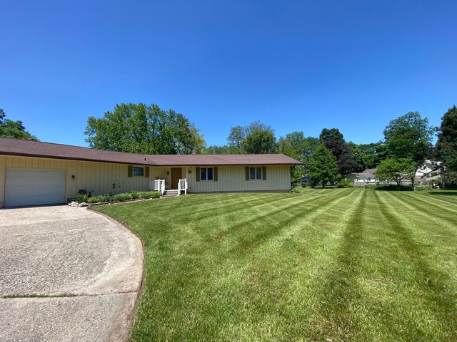 555 Foreman Street SE, Lowell, MI 49331