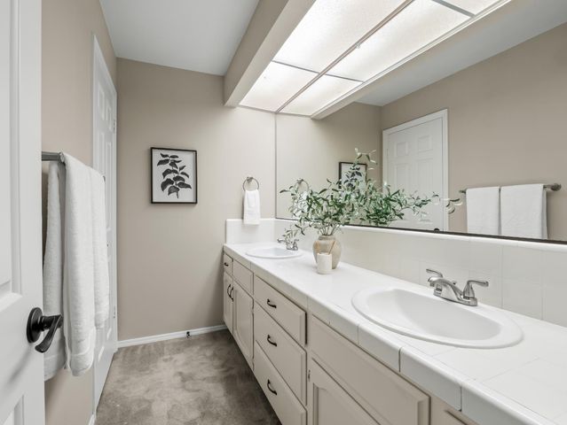 941 E Cromwell, Fresno, CA 93720