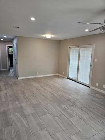 2112 Courtney ST B, Austin, TX 78745