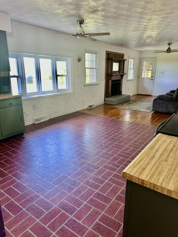 8650 Main Street, Jeffersonville, KY 40337