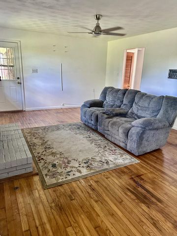 8650 Main Street, Jeffersonville, KY 40337