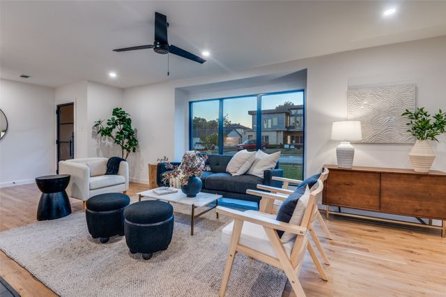 514 Aqua Drive, Dallas, TX 75218