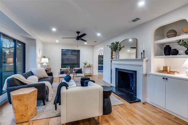 514 Aqua Drive, Dallas, TX 75218