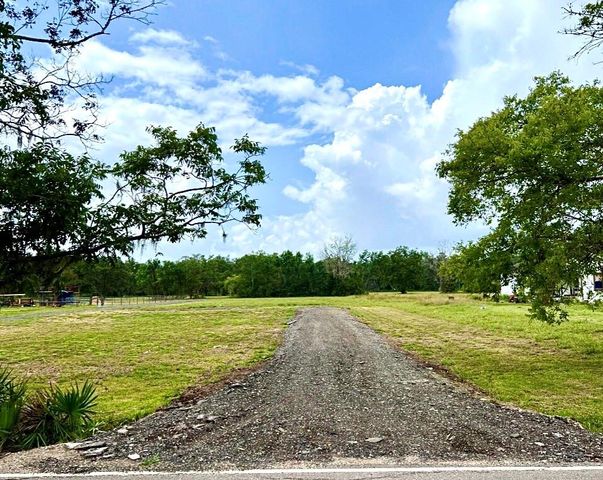 4239 Cr 348, Brazoria, TX 77422