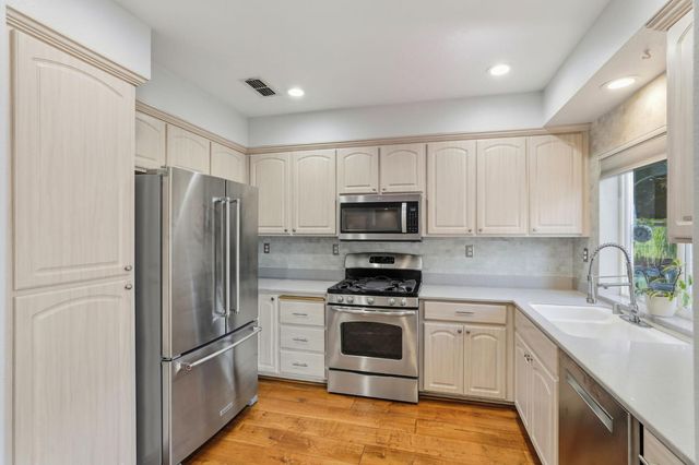 28 Genoa Ct, Sacramento, CA 95831