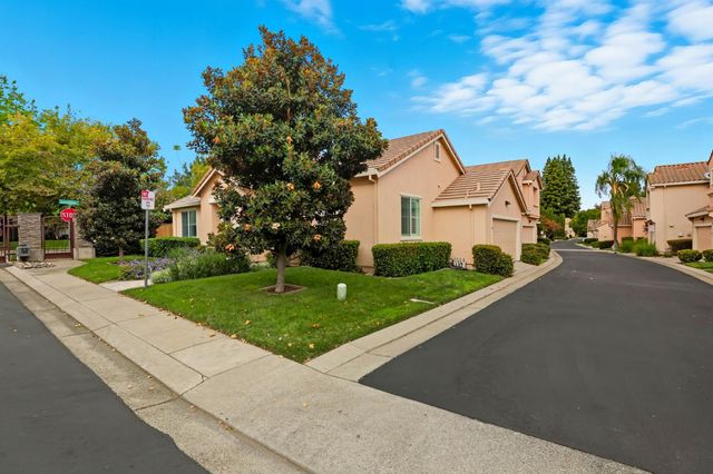 28 Genoa Ct, Sacramento, CA 95831