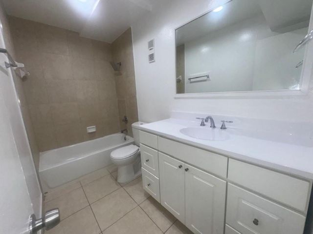 5525 SW 41st St 218, Hollywood, FL 33023