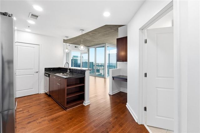 3324 Peachtree NE Road 2001, Atlanta, GA 30326