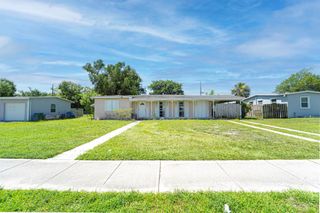 216 Prima Vista Boulevard, Port St Lucie, FL 34983