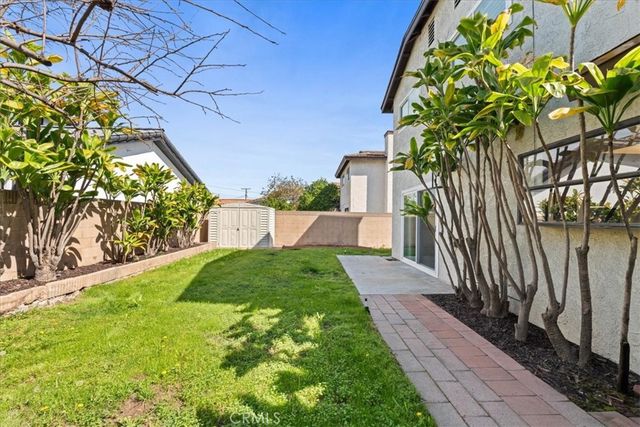 12325 Glynn, Downey, CA 90242