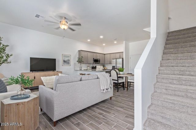 3230 E THOMAS Road 114, Mesa, AZ 85213