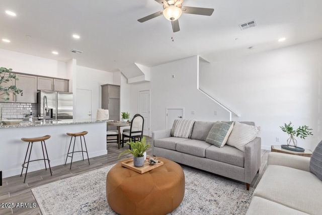 3230 E THOMAS Road 114, Mesa, AZ 85213