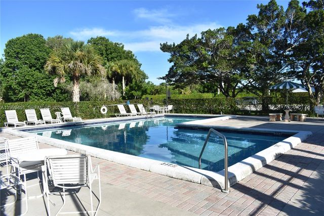 454 Lakeview Dr 2, Weston, FL 33326