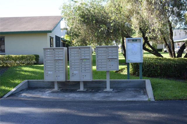 454 Lakeview Dr 2, Weston, FL 33326