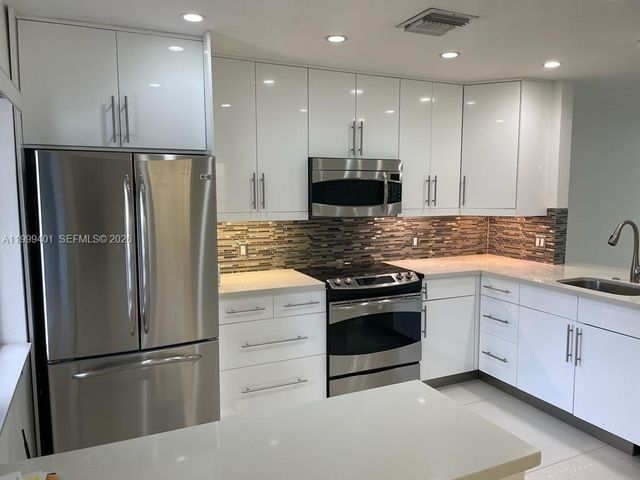 454 Lakeview Dr 2, Weston, FL 33326