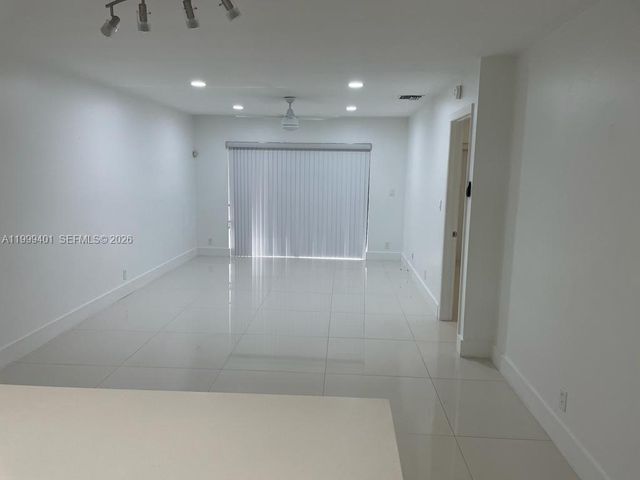 454 Lakeview Dr 2, Weston, FL 33326