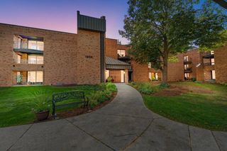 1906 E Shorewood BOULEVARD #255, Shorewood, WI 53211