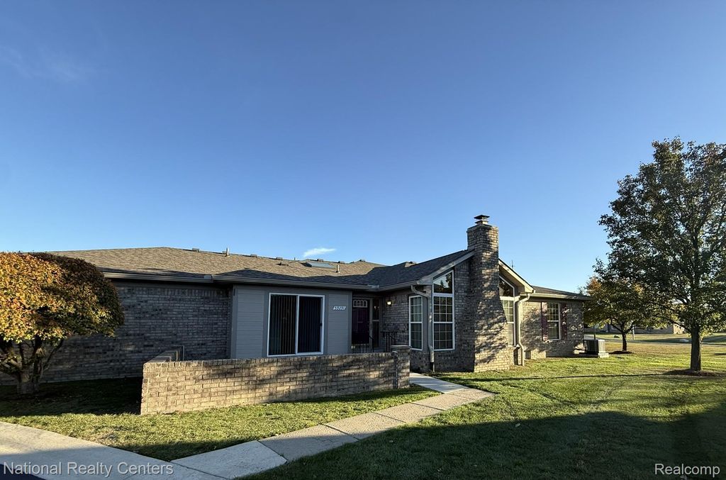 59291 Royal Oak Court, Washington Township, MI 48094