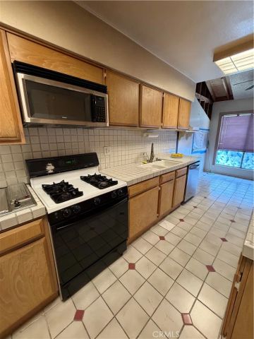 4325 Whitsett, Studio City, CA 91604