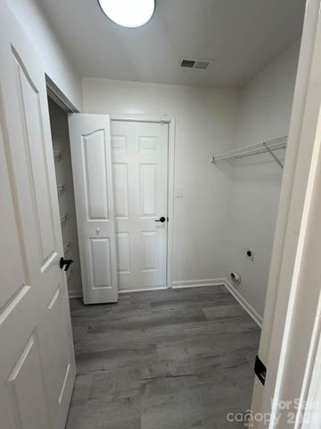 8207 Belmont Stables Drive, Charlotte, NC 28216