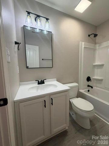 8207 Belmont Stables Drive, Charlotte, NC 28216