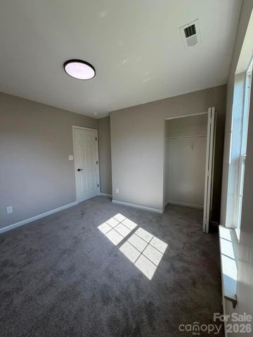 8207 Belmont Stables Drive, Charlotte, NC 28216