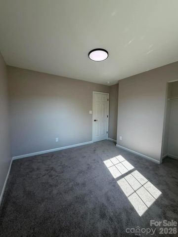 8207 Belmont Stables Drive, Charlotte, NC 28216