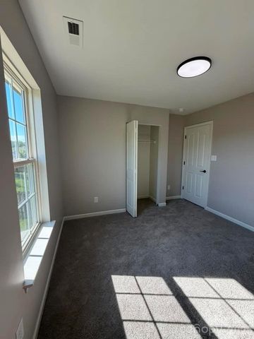 8207 Belmont Stables Drive, Charlotte, NC 28216