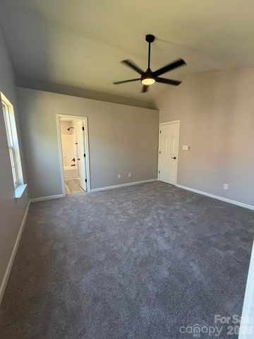 8207 Belmont Stables Drive, Charlotte, NC 28216