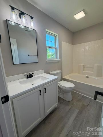 8207 Belmont Stables Drive, Charlotte, NC 28216