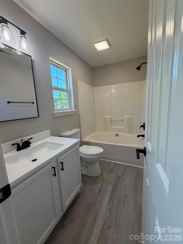 8207 Belmont Stables Drive, Charlotte, NC 28216