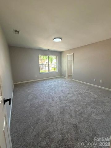 8207 Belmont Stables Drive, Charlotte, NC 28216