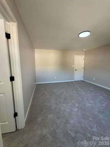 8207 Belmont Stables Drive, Charlotte, NC 28216