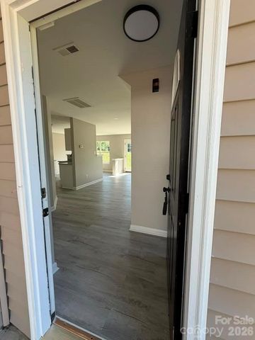 8207 Belmont Stables Drive, Charlotte, NC 28216