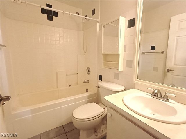 2727 SE 8th AVE, Cape Coral, FL 33904