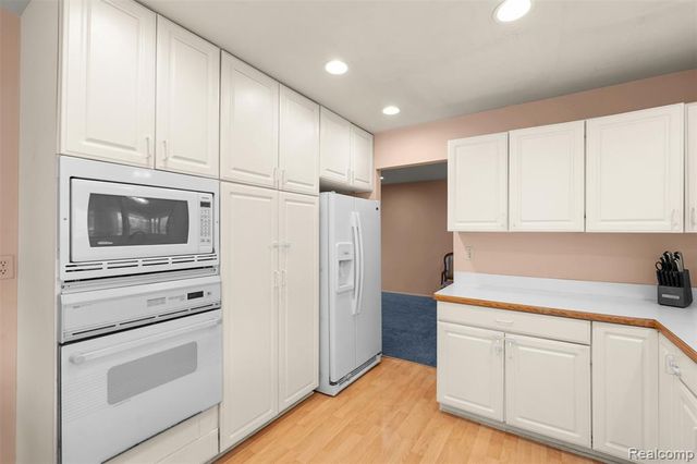 5686 Stratford Drive, West Bloomfield, MI 48322