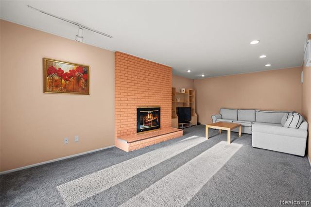 5686 Stratford Drive, West Bloomfield, MI 48322