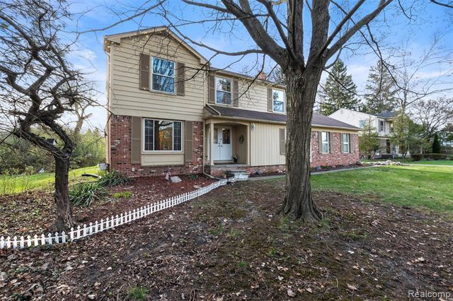 5686 Stratford Drive, West Bloomfield, MI 48322