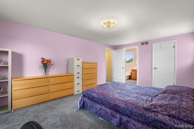 5686 Stratford Drive, West Bloomfield, MI 48322