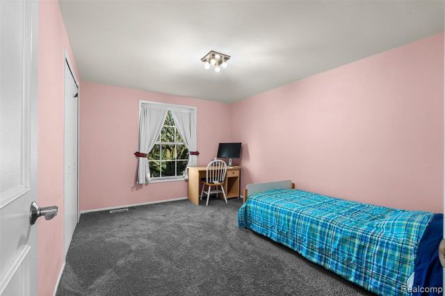 5686 Stratford Drive, West Bloomfield, MI 48322