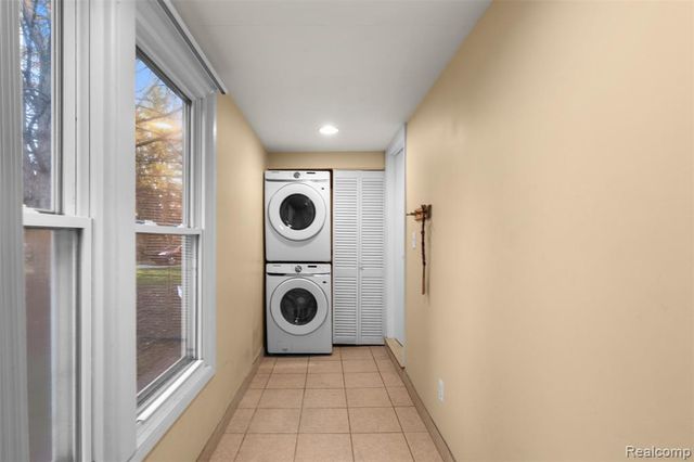 5686 Stratford Drive, West Bloomfield, MI 48322