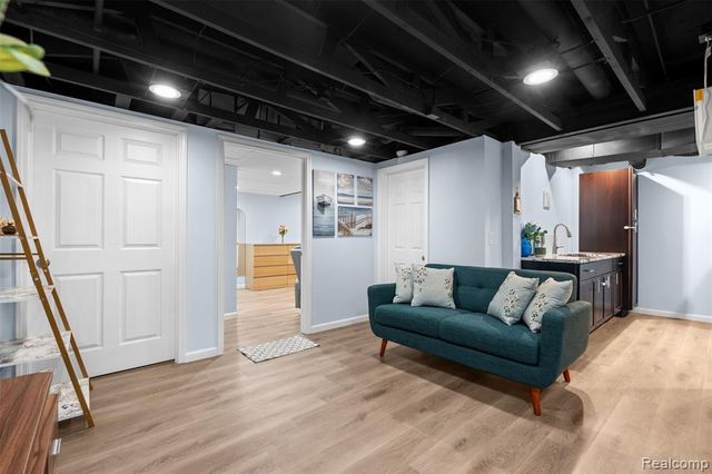 5686 Stratford Drive, West Bloomfield, MI 48322