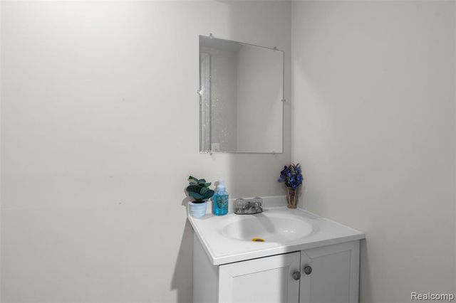 5686 Stratford Drive, West Bloomfield, MI 48322