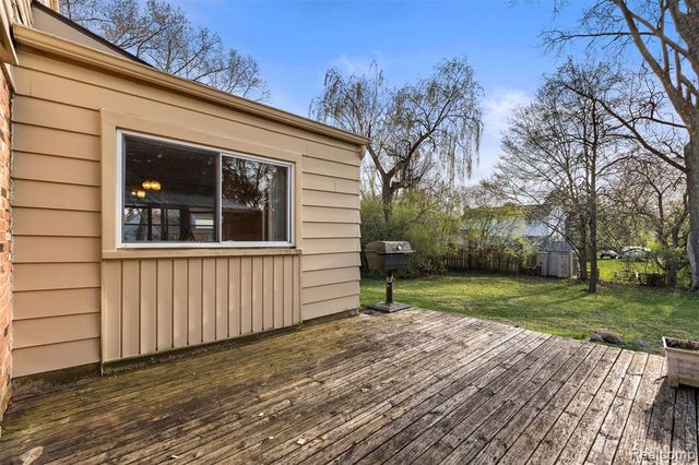 5686 Stratford Drive, West Bloomfield, MI 48322