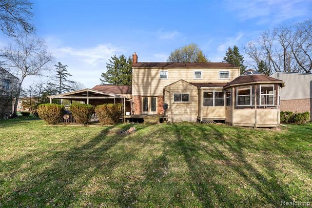 5686 Stratford Drive, West Bloomfield, MI 48322