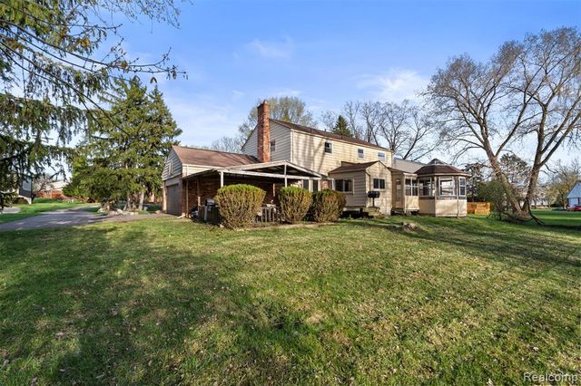 5686 Stratford Drive, West Bloomfield, MI 48322