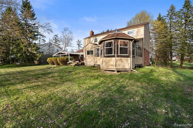 5686 Stratford Drive, West Bloomfield, MI 48322