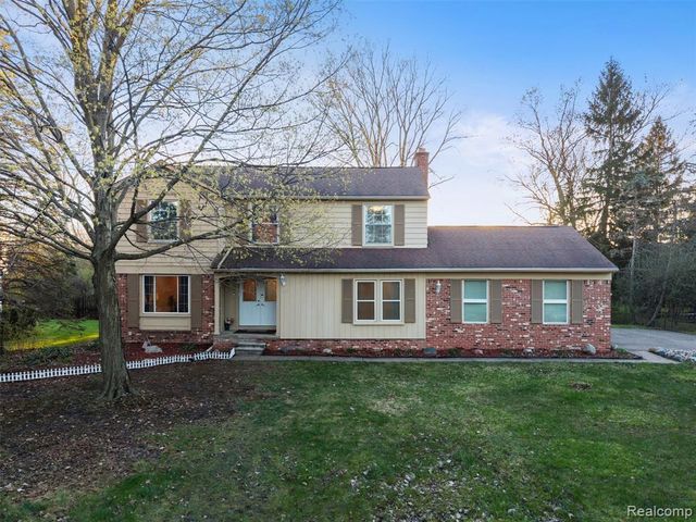 5686 Stratford Drive, West Bloomfield, MI 48322