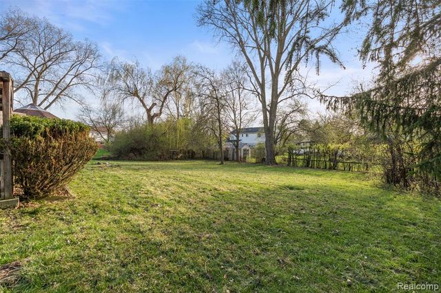 5686 Stratford Drive, West Bloomfield, MI 48322