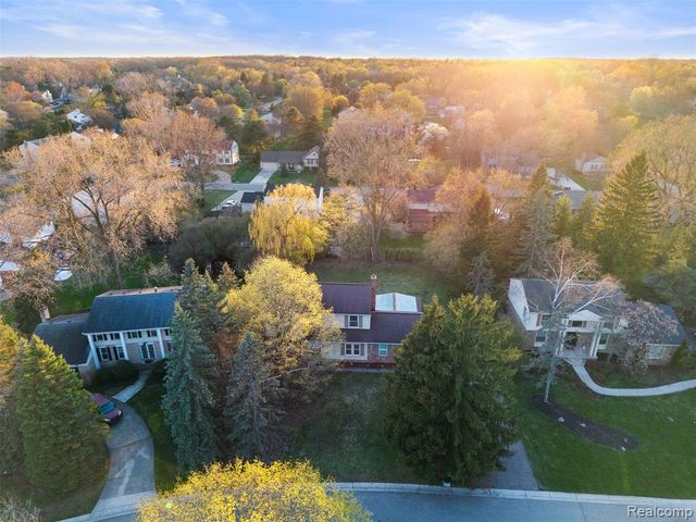 5686 Stratford Drive, West Bloomfield, MI 48322